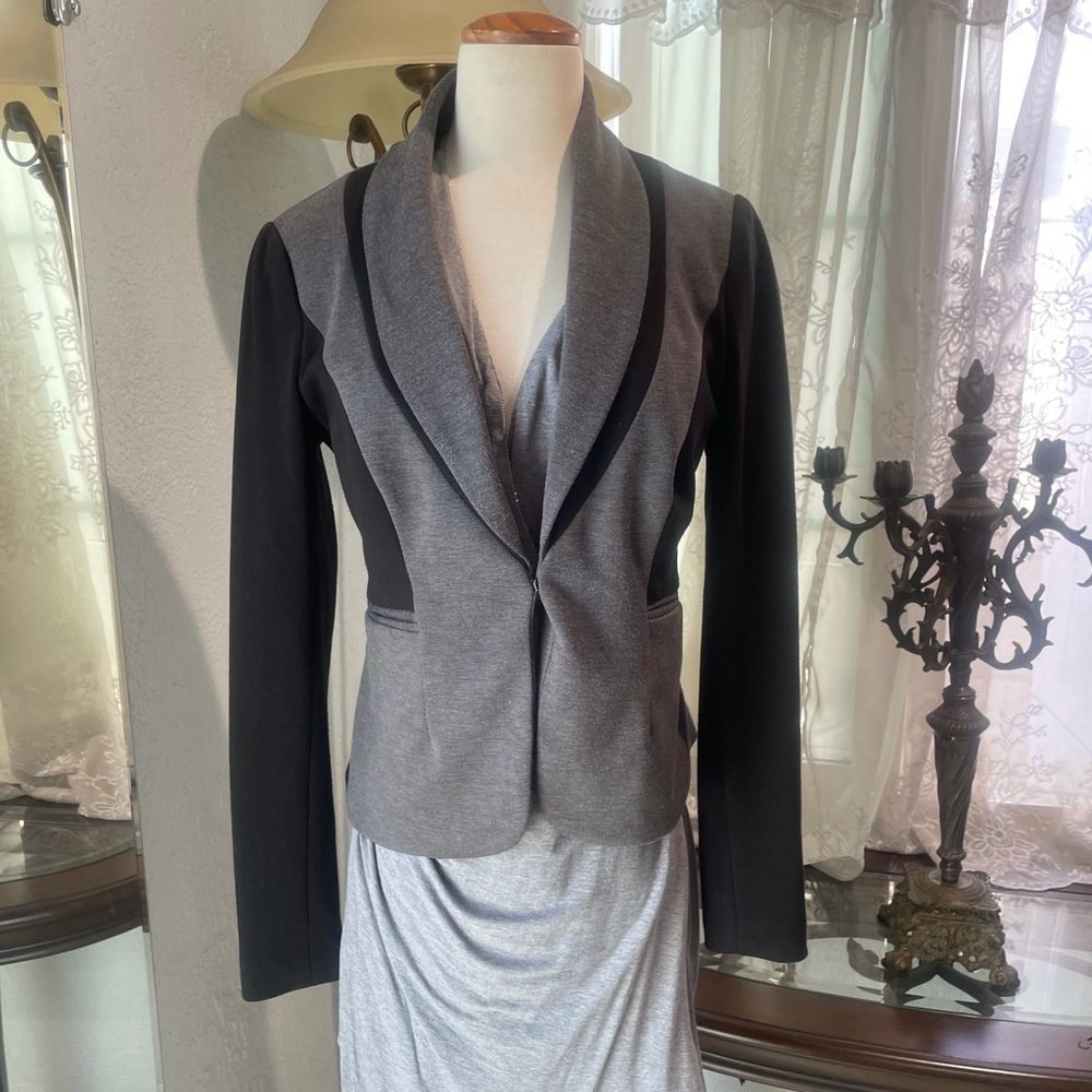 Grey/black blazer